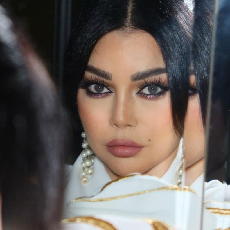 أجدد رسمات الآيلانير على طريقة النجمات مع مستحضرات التجميل المطلوبة