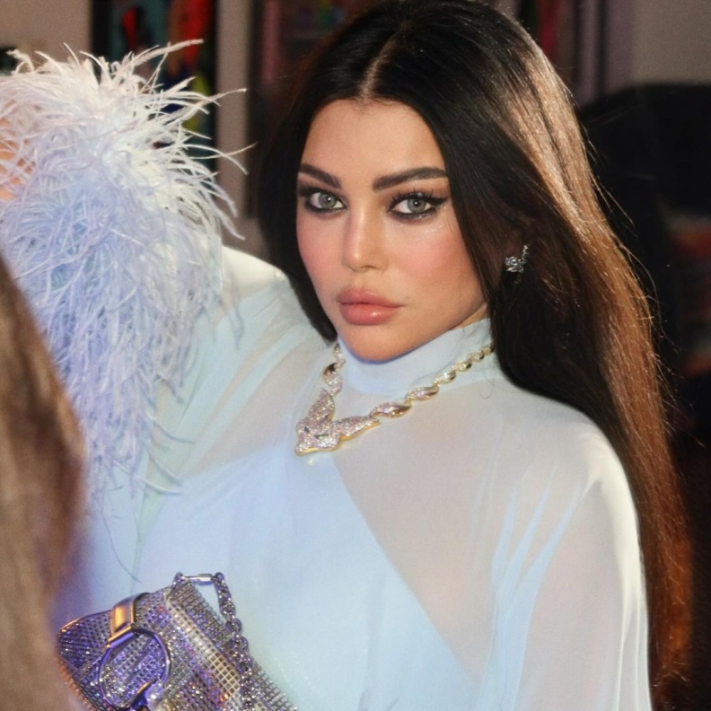 مجوهرات هيفاء وهبي مع الإطلالات الشرقية