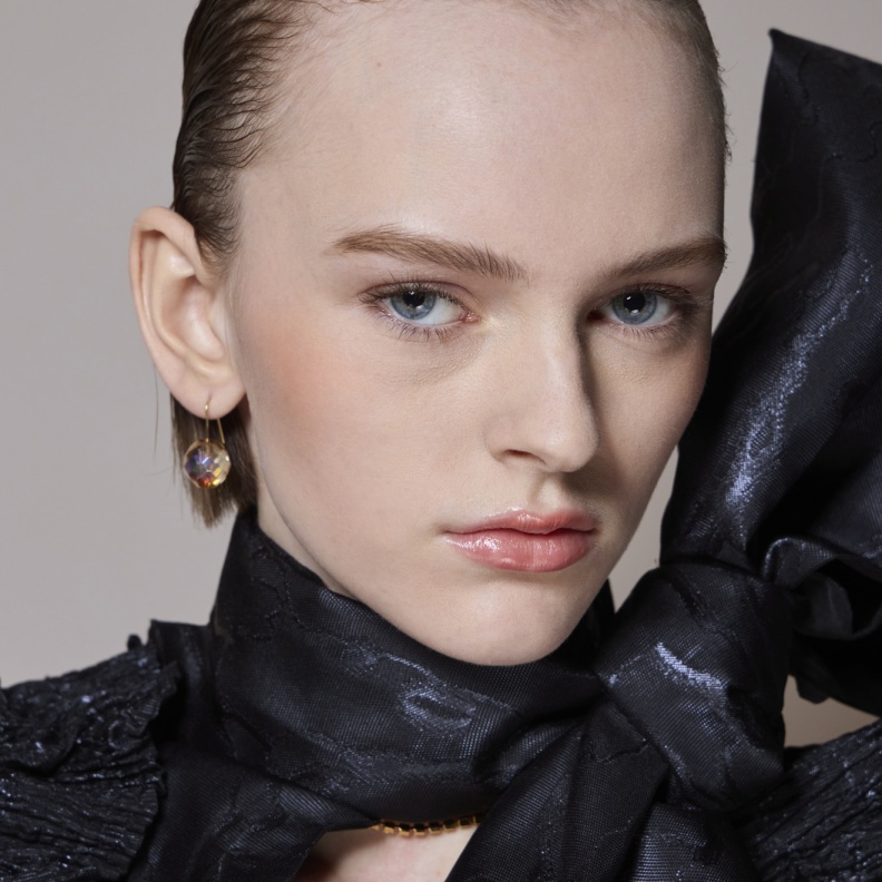 إعتمدي روتين جمالي مستدام بمستحضرات تحمي البيئة بأسلوب Viktor&Rolf