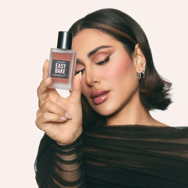 ملف العطور من "هي" لمناسبة عيد الفطر 2024.. أغمري إطلالتك بنفحات آسرة 