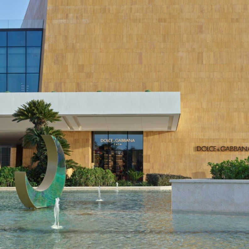 "دولتشي آند غابانا" تفتتح بوتيكها الخاص في وجهة التسوق الفاخرة ڤیا ریاض