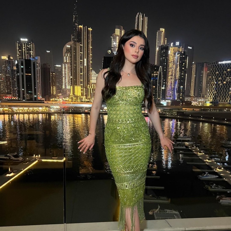 فساتين سهرة بتصاميم متجددة وبألوان تضج بالحيوية من وحي اطلالات النجمات العرب