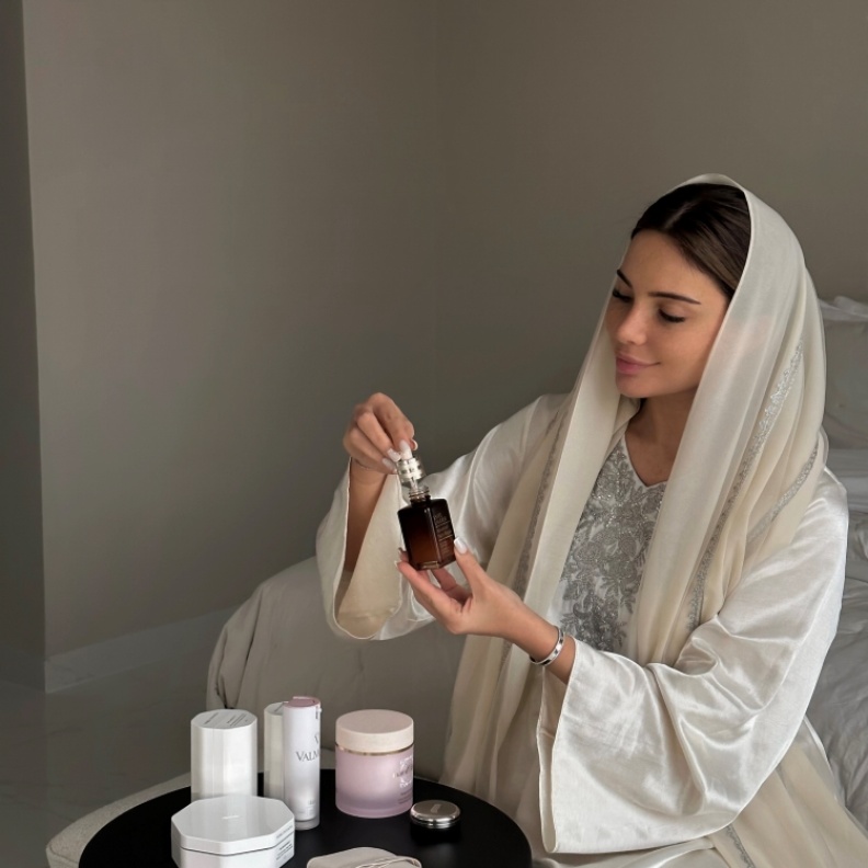 Harvey Nichols – Dubai تقدم تشكيلة مختارة من مستحضرات الجمال الأساسية بالتعاون مع FATMA HUSAM