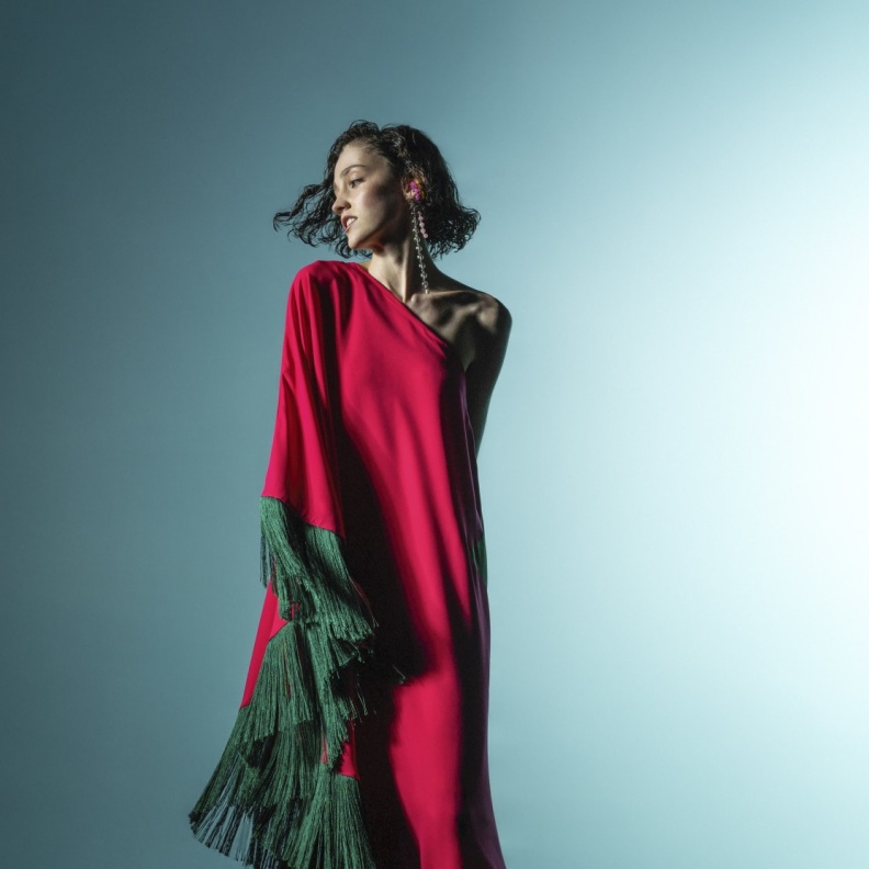 موضة الشراريب على الفساتين الطويلة في رمضان 2024