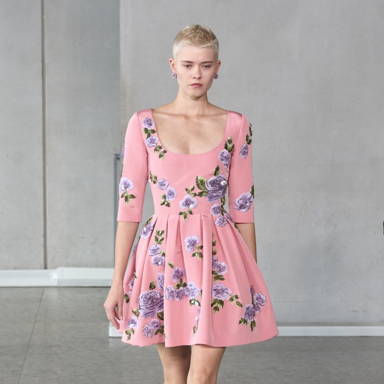 موضة الفساتين القصيرة والواسعة في الصيف