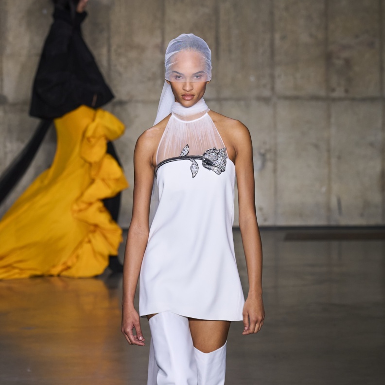 العروس بفستانها الأبيض تلهم مجموعات الألبسة الجاهزة لربيع 2024