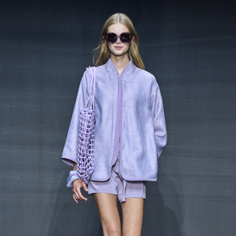 إطلالة من Emporio Armani