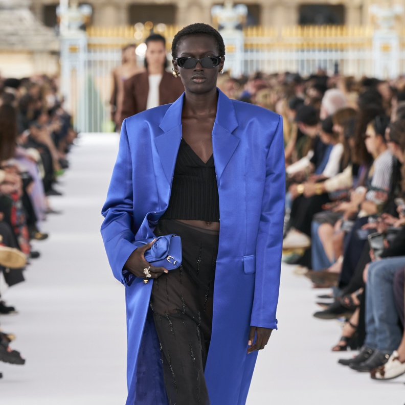  كوني السّباقة في اعتماد صيحات ملابس موضة ربيع وصيف 2024