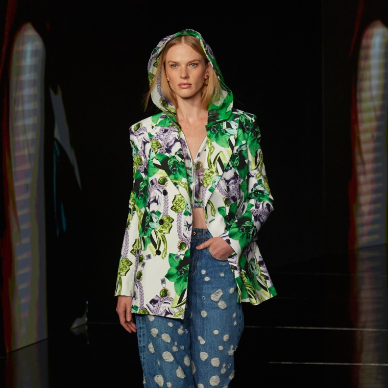 موضة الجينز المنقوش تليق بأناقتك المقبلة