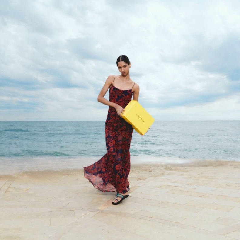 سرّ إطلالات صيف 2024: سحر الألوان وحيوية الطبعات 