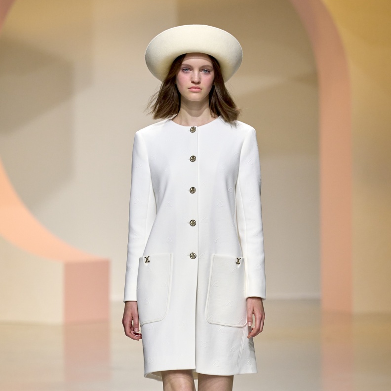 نسقي القبعة مع الفساتين بهذه الاساليب المميزة