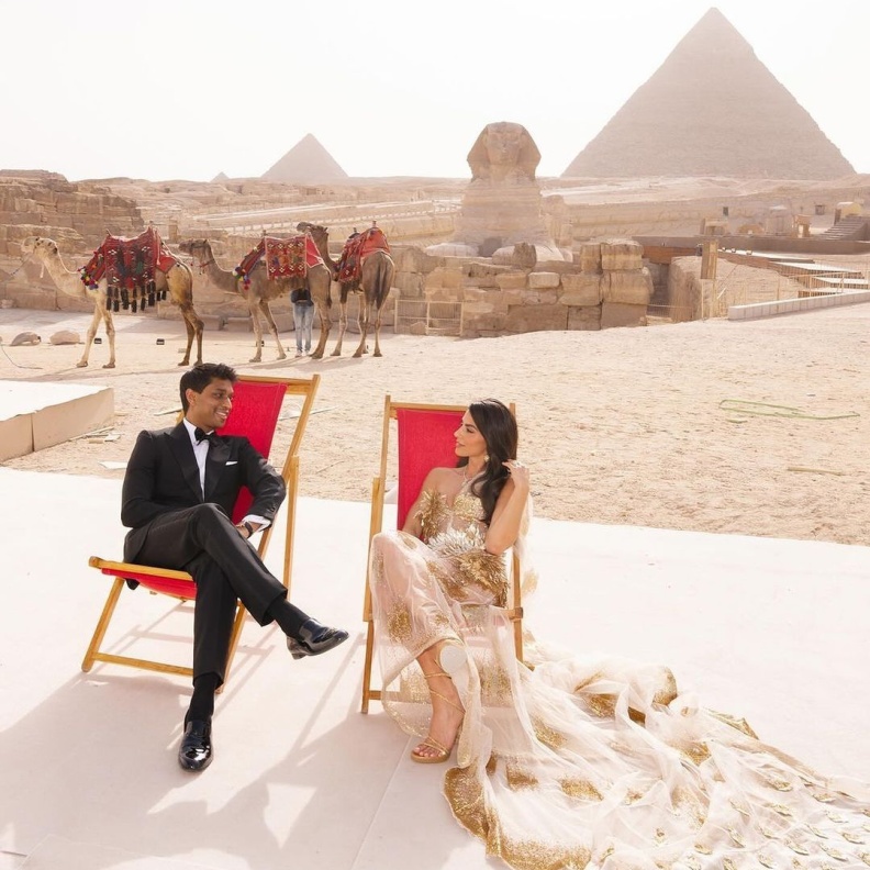 تفاصيل حفل الزفاف الأسطوري في الأهرامات لملياردير أمريكي وعارضة أزياء شهيرة
