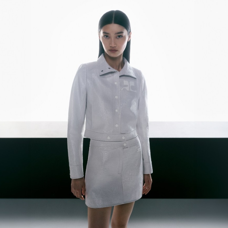 مجموعة Courrèges X Mytheresa... تجمع بين تراث الدار وإمرأة Courrèges العصريّة