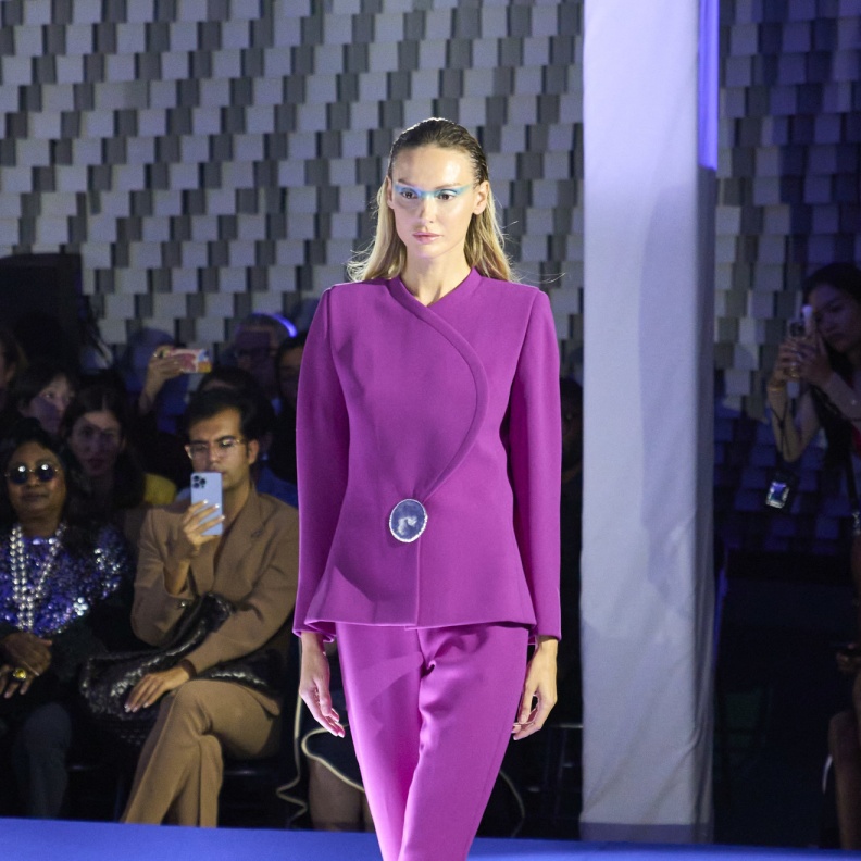 موضة البناطيل الملونة في عيد الفطر 2024