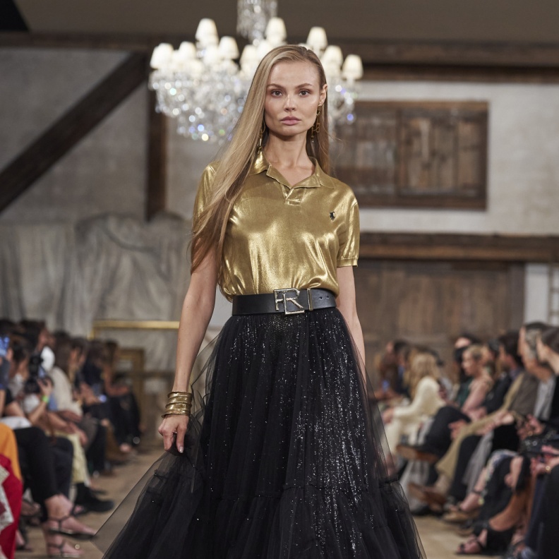 ادمجي لوني الأسود والذهبي بتصاميم أنيقة ومواكبة للموضة