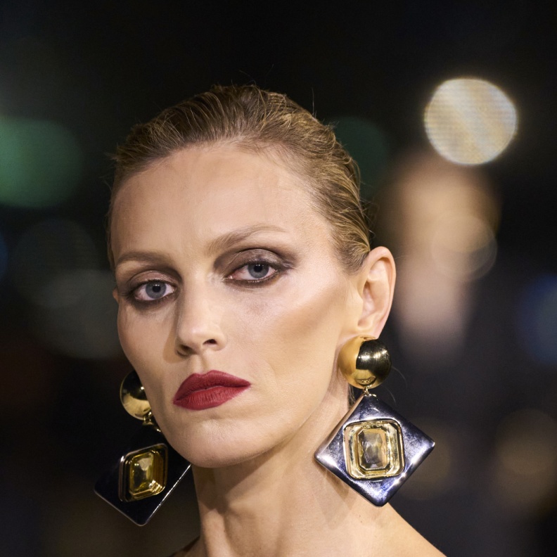 الأقراط هي الاكسسوار الأقدم في التاريخ والأكثر عصرية في ربيع 2024