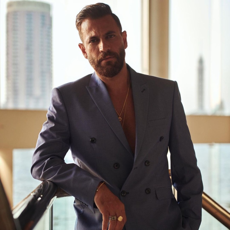 نيقولا معوض يتحدث لـ"هي" عن كواليس اختياره لدور عُمر الخيام في "الحشاشين"