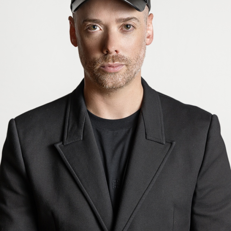 المدير الإبداعي للماكياج لدى "جيفنشي" ثوم ووكر 