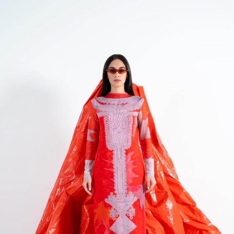 كيف أصبح المخور الإماراتي صيحة خليجية خلال رمضان؟ المصممة الإماراتية شيخة العلي تجيب حصرياً لـ"هي"