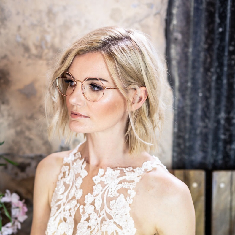 نصائح جمالية للعروس التي ترتدي النظارات في حفل زفافها