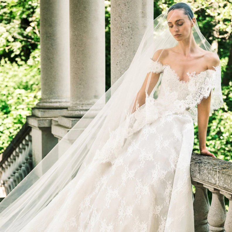 ربيع  ندي وعروس أبدية في فساتين زفاف إيلي صعب لعام 2025