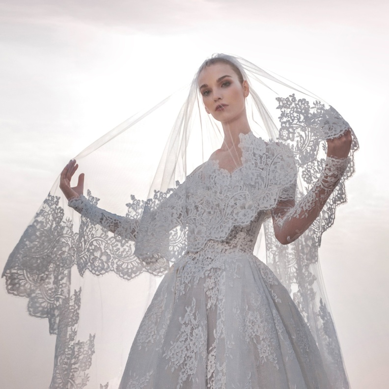 طرحات ساحرة للعروس من أبرز مجموعات فساتين زفاف ربيع 2025