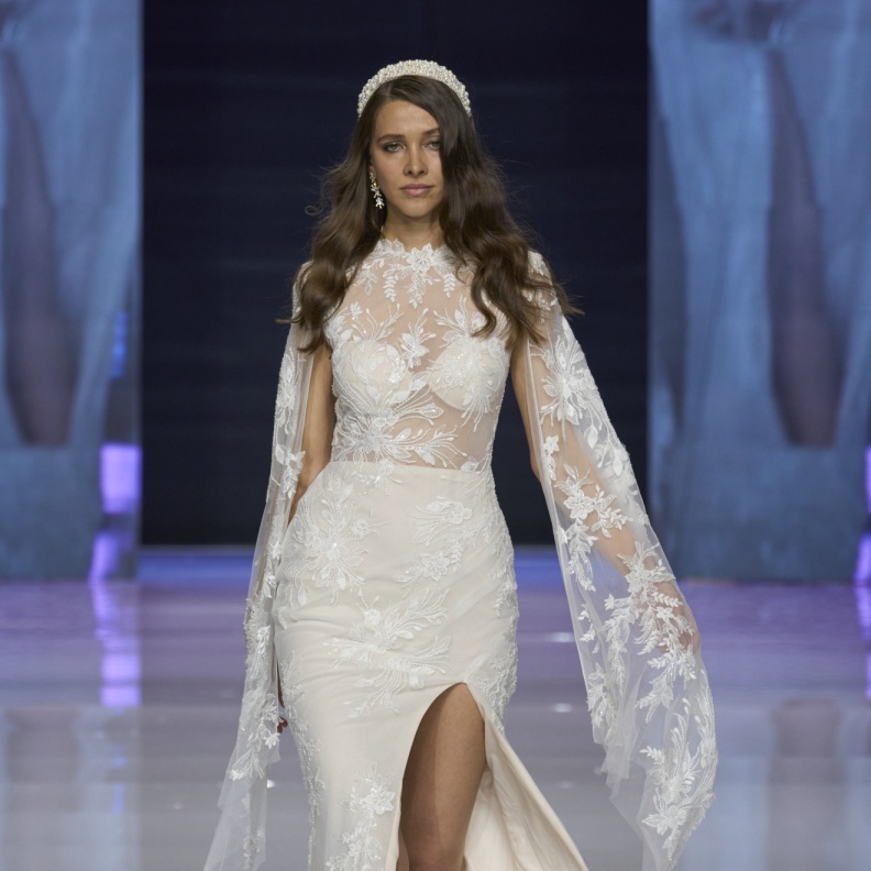 باقةمن أجمل فساتين زفاف بقماش الدانتيل من آخر عروض الأزياء