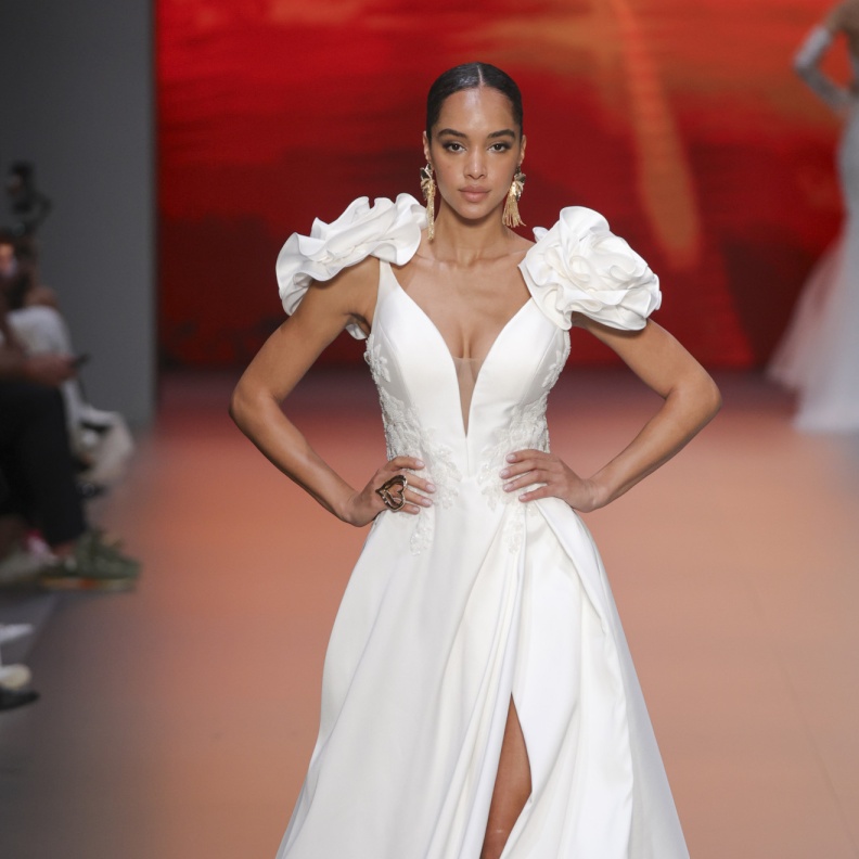 أسبوع برشلونة العرائسي يختتم أعماله مطلقاً آخر اتجاهات فساتين الزفاف لربيع 2025