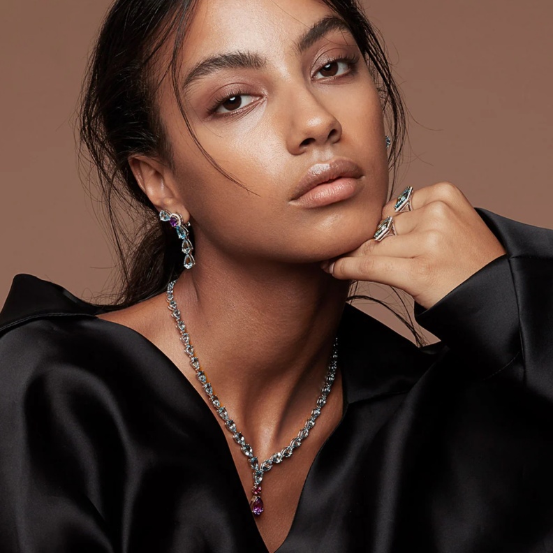 هل يناسب حجر الأكوامارين الخواتم؟