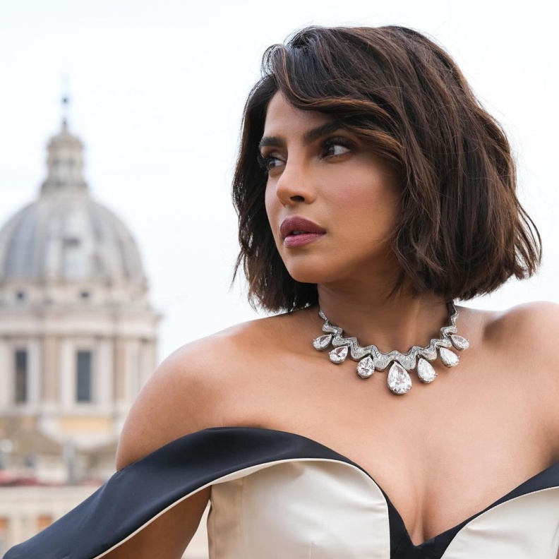 سفيرات الجمال خلال إحتفالهن بمرور 140 عاماً على تأسيس دار Bvlgari