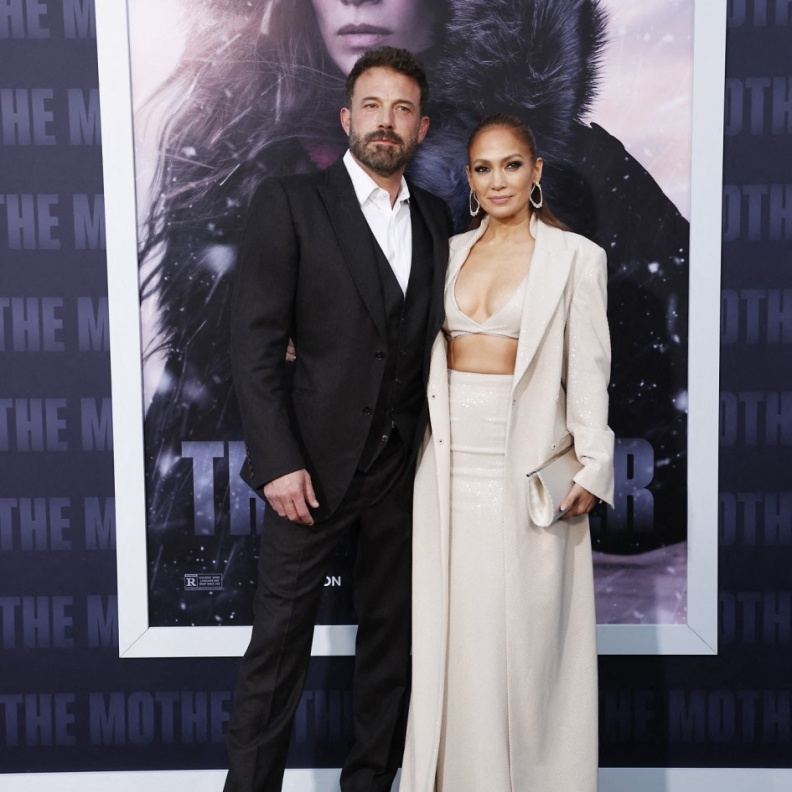 هذه أحدث تصاميم المجوهرات التي نسّقتها Jennifer Lopez مع فساتين السهرة