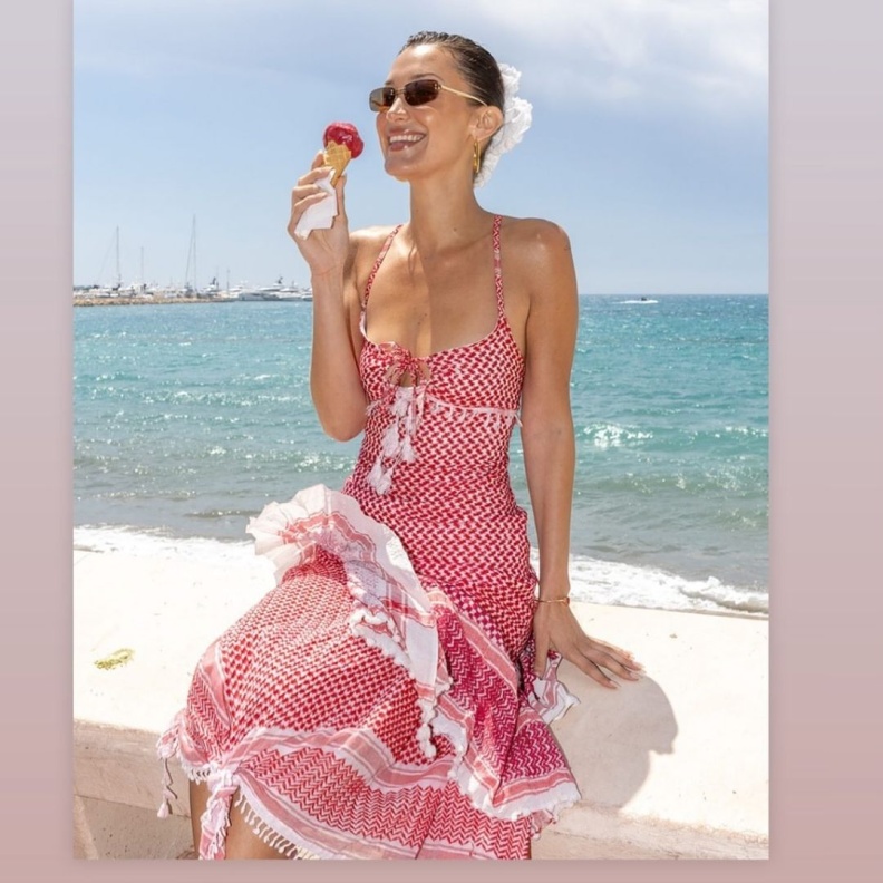 بيلا حديد بإطلالة تحمل أكثر من معنى