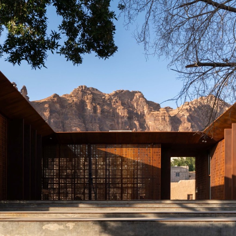 جولة حول أبرز 5 معارض فنية متنوعة في العلا