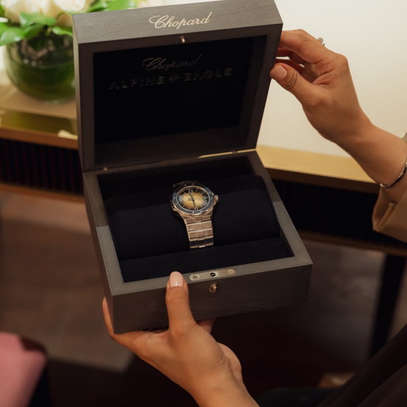 ساعة Alpine Eagle  بإصدار خاص بدولة الكويت