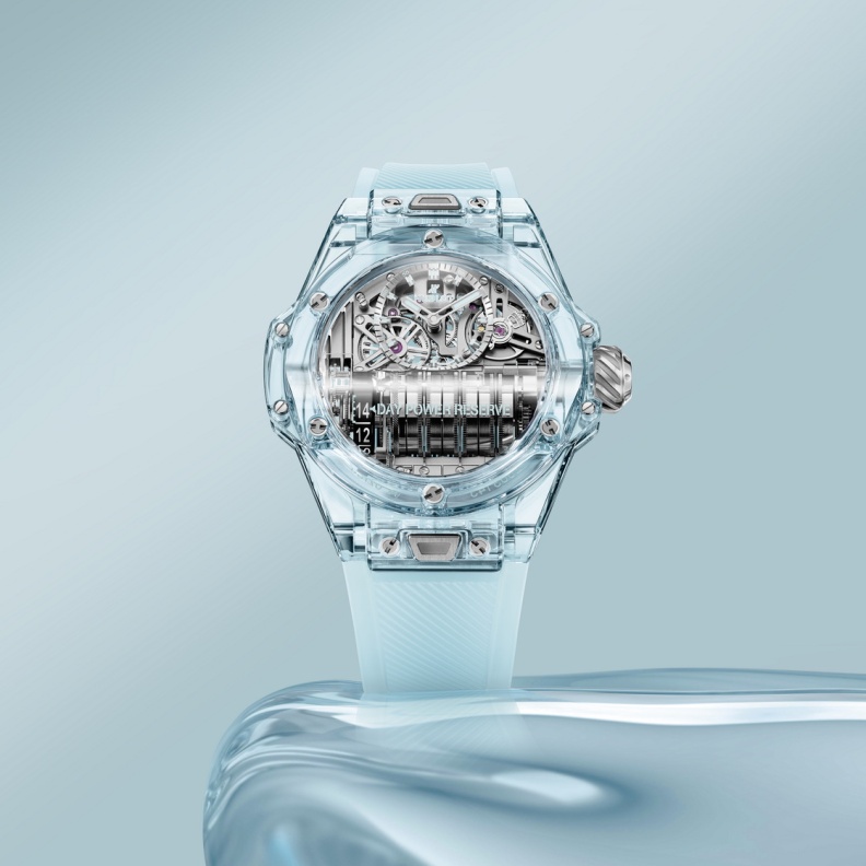 هوبلو تكشف عن تجسيد جديد للصفير BIG BANG MP-11 14-DAY POWER RESERVE WATER BLUE SAPPHIRE