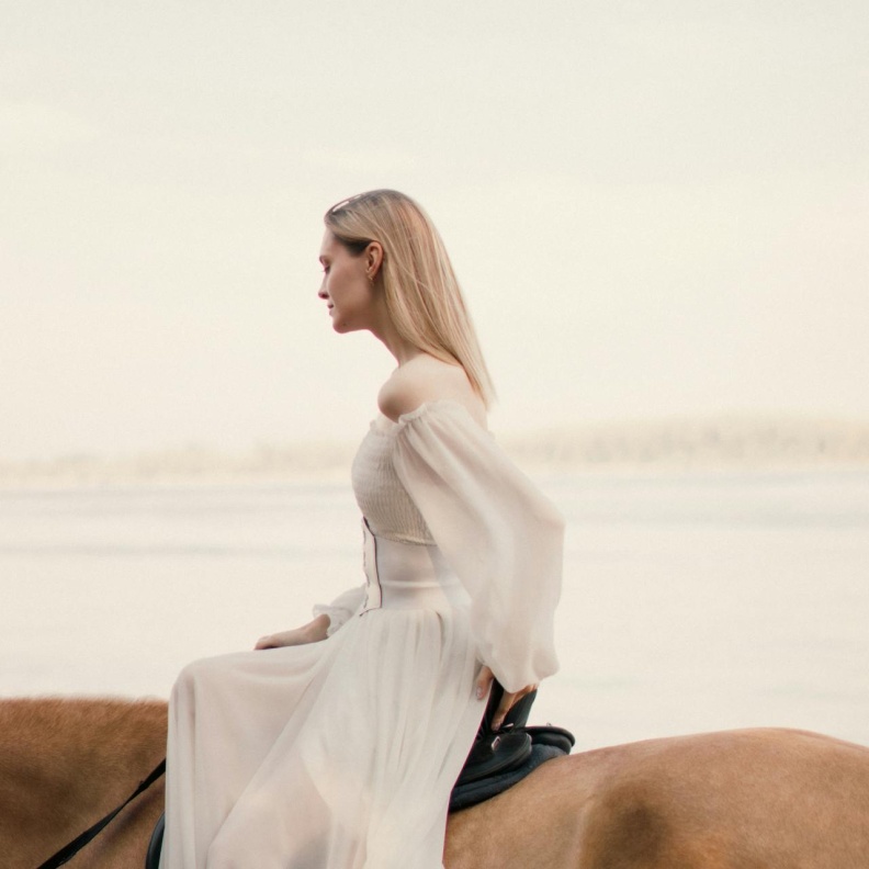 تحرق الدهون وتقوي التركيز في آن واحد... استمتعي بفوائد ركوب الخيل