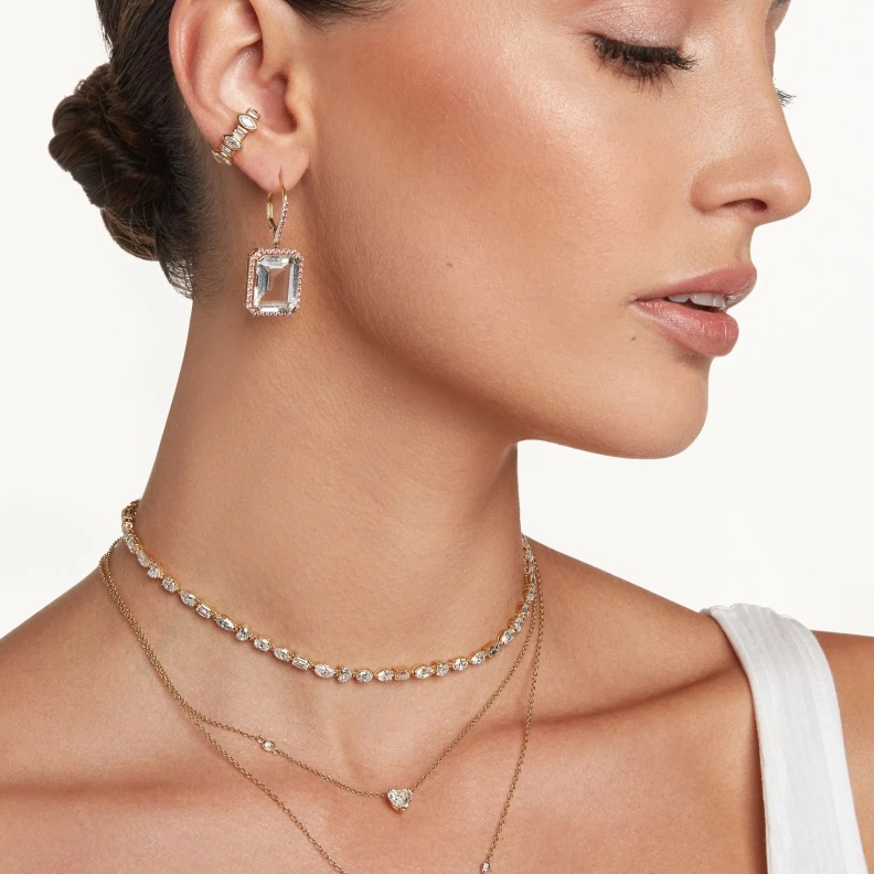 مجوهرات عصرية لإطلالة طلعات النهار الصيفية المشرقة