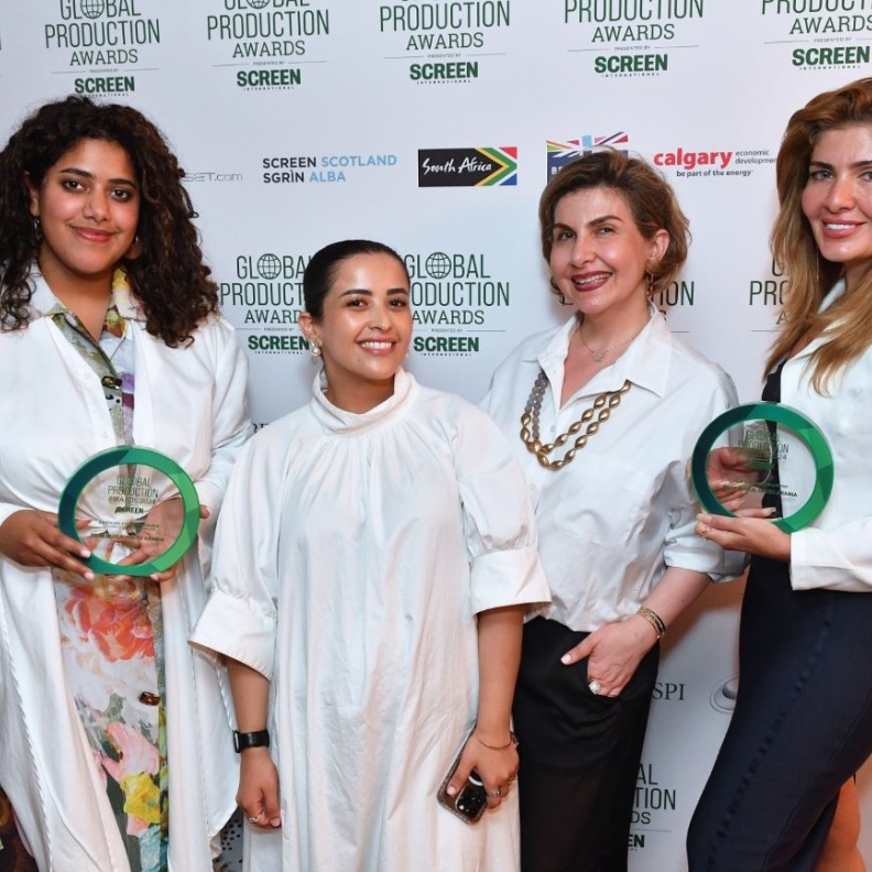 فيلم العلا تحصد جائزتين عالميتين في مهرجان كان السينمائي  تم استلامها من فيلم العلا