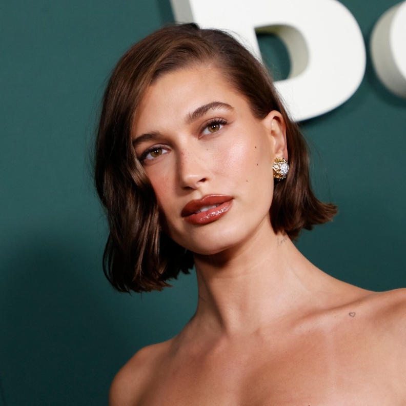 طلالات جمالية اشتهرت بها هايلي بيبر يمكنك اعتمادها في صيف 2024