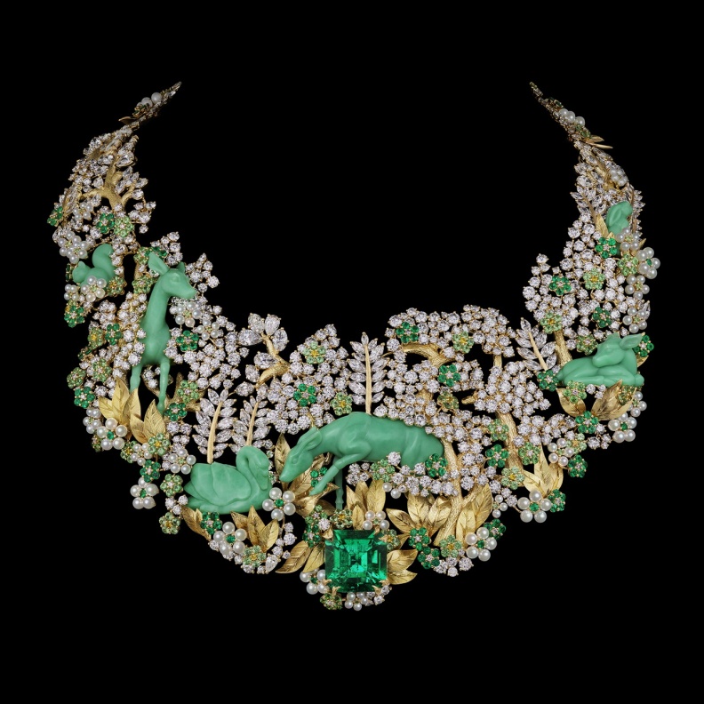 قلادة ديور الفاخرة