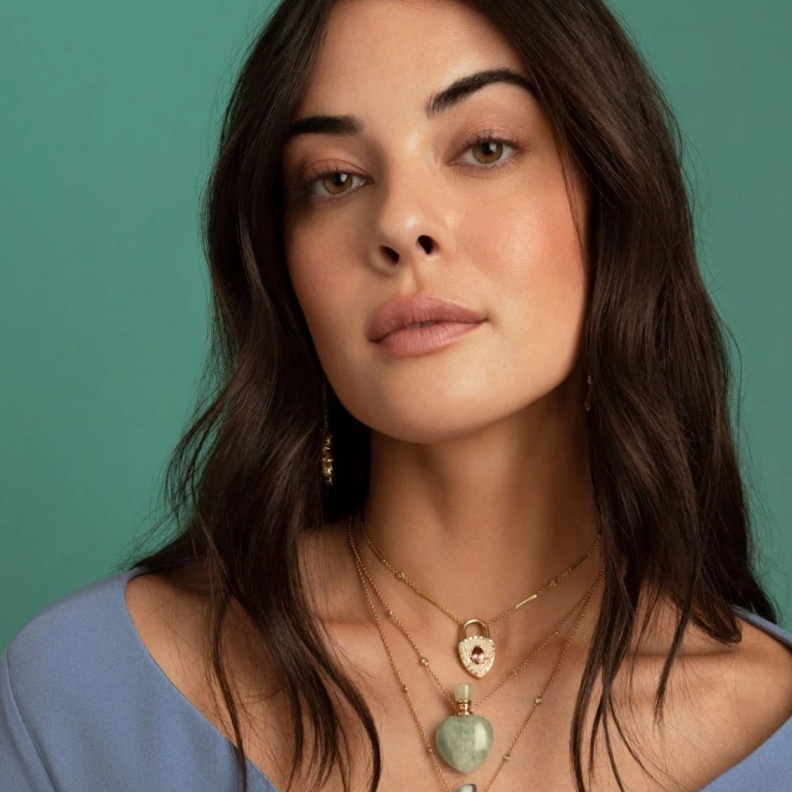 أحجار كريمة لإرادة لا تُهزم 