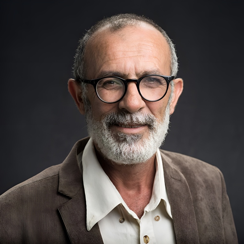 الفنان الفلسطيني العالمي كامل الباشا