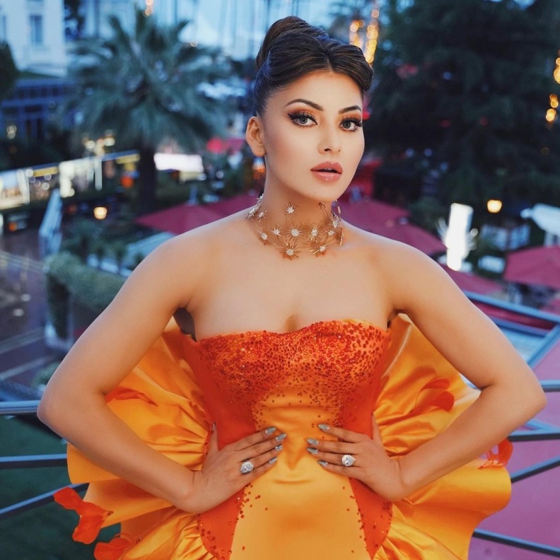 إطلالات نجمات مهرجان كان السينمائي زيّنت أشهر دور المجوهرات حول العالم 