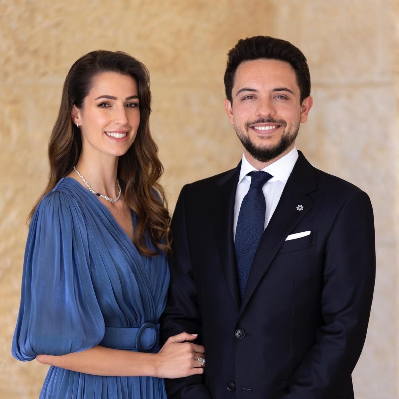 وجه التشابه والاختلاف بين الأميرتين رجوة وكيت ميدلتون في اختيار تصاميم مجوهراتهما