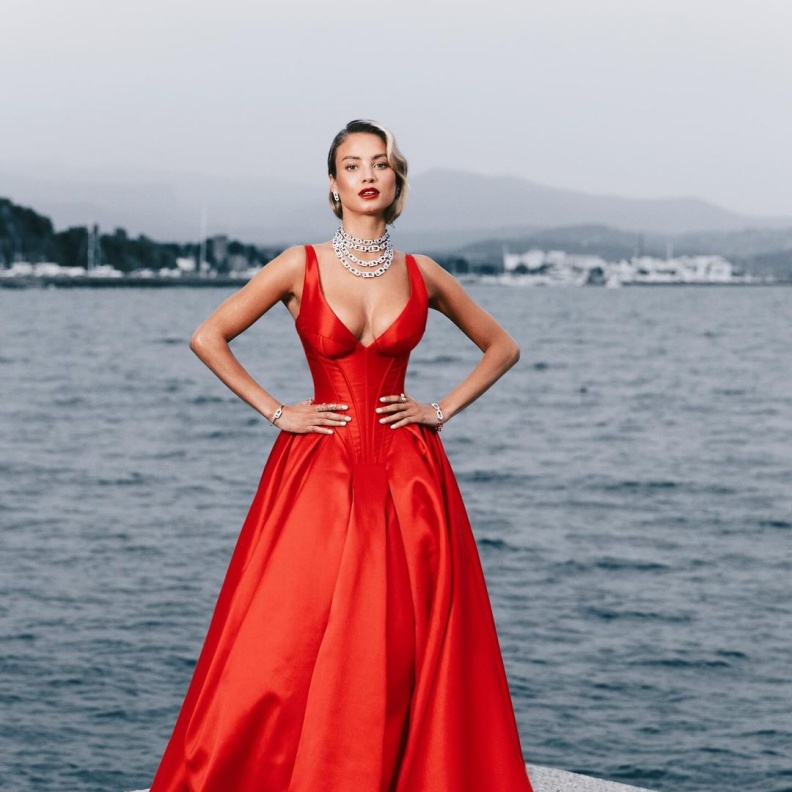 القلادة هي قطعة المجوهرات الأبرز التي زيّنت إطلالات نجمات العالم في مهرجان السينمائي الدولي 2024