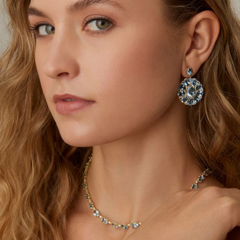 قطع مجوهرات أساسية في خزانتك مع اقتراب الصيف