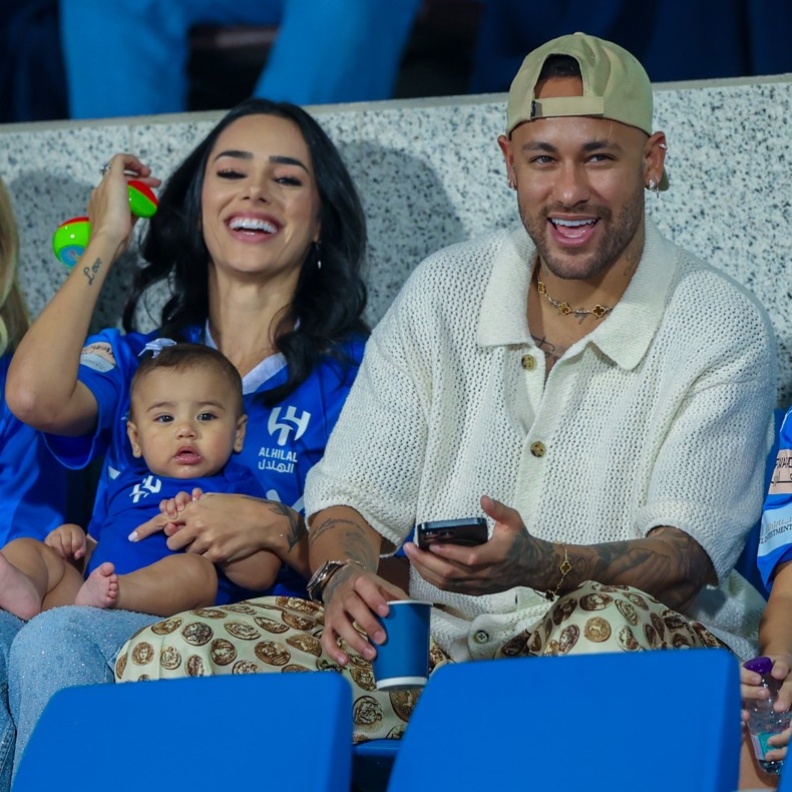 بحضور عائلته.. نيمار يحتفل بفوز الهلال بلقب الدوري السعودي