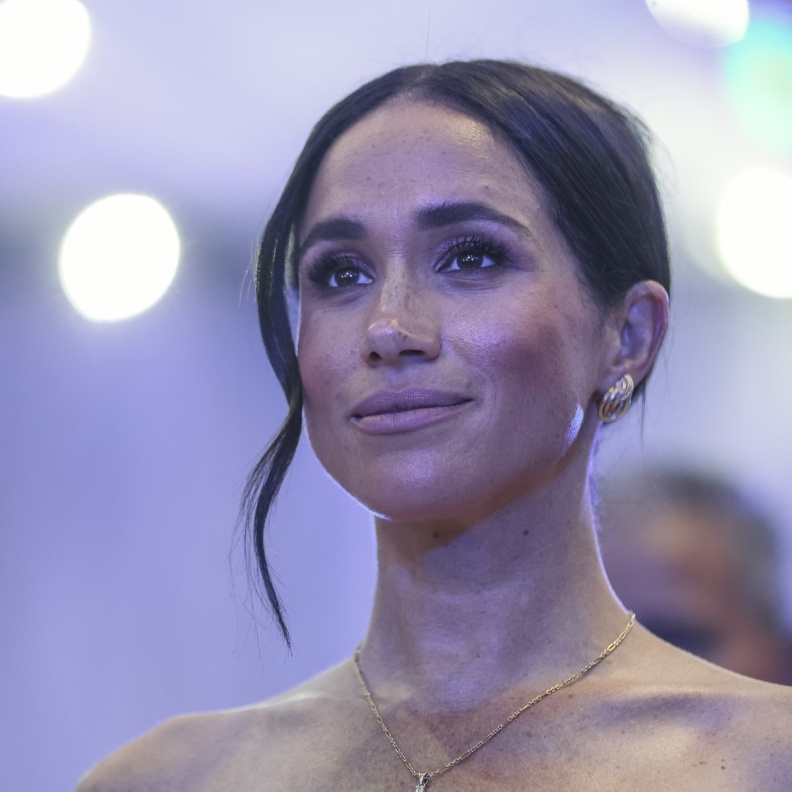 اطلالة ميغان ماركل بتسريحات شعر الكعكة العالية