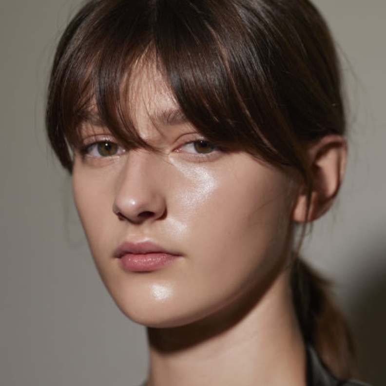 جربي خياراتنا من بدائل كريم الأساس لمكياج الجامعة اليومي