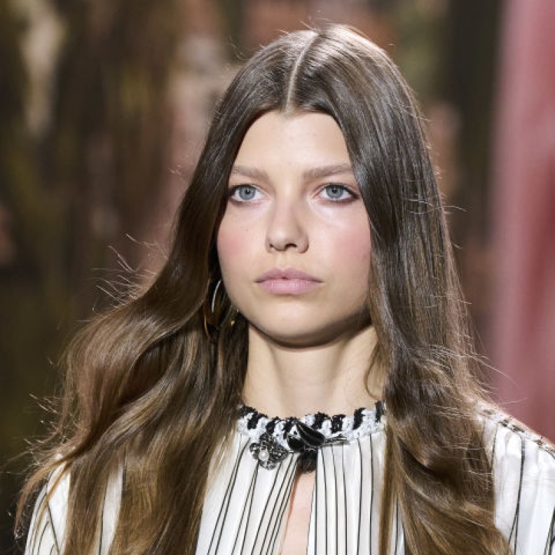  لإطلالة لاتنسى في حفل تخرجك جربي خياراتنا من العطور بنفحات أنثوية راقية تدوم طويلا